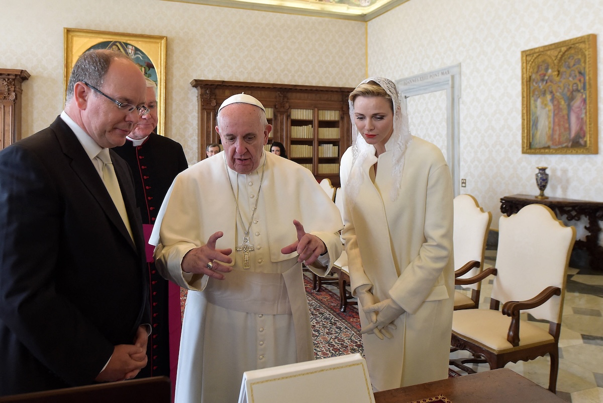 File Pope Francis with stars and royals - Vatican Prince Albert of Monaco and his wife princess Charlene meet Pope Francis during a private audience at the Vatican on January 18, 2016. - Pope Francis will celebrate his 10th anniversary of pontificate on March 13. Photo by Eric Vandeville/ABACAPRESS.COM Rome Vatican or Holy See PUBLICATIONxNOTxINxFRAxSPAxUKxUSAxBELxPOL Copyright: xVandevillexEric/ABACAx 843019_014 VandevillexEric/ABACAx 843019_014