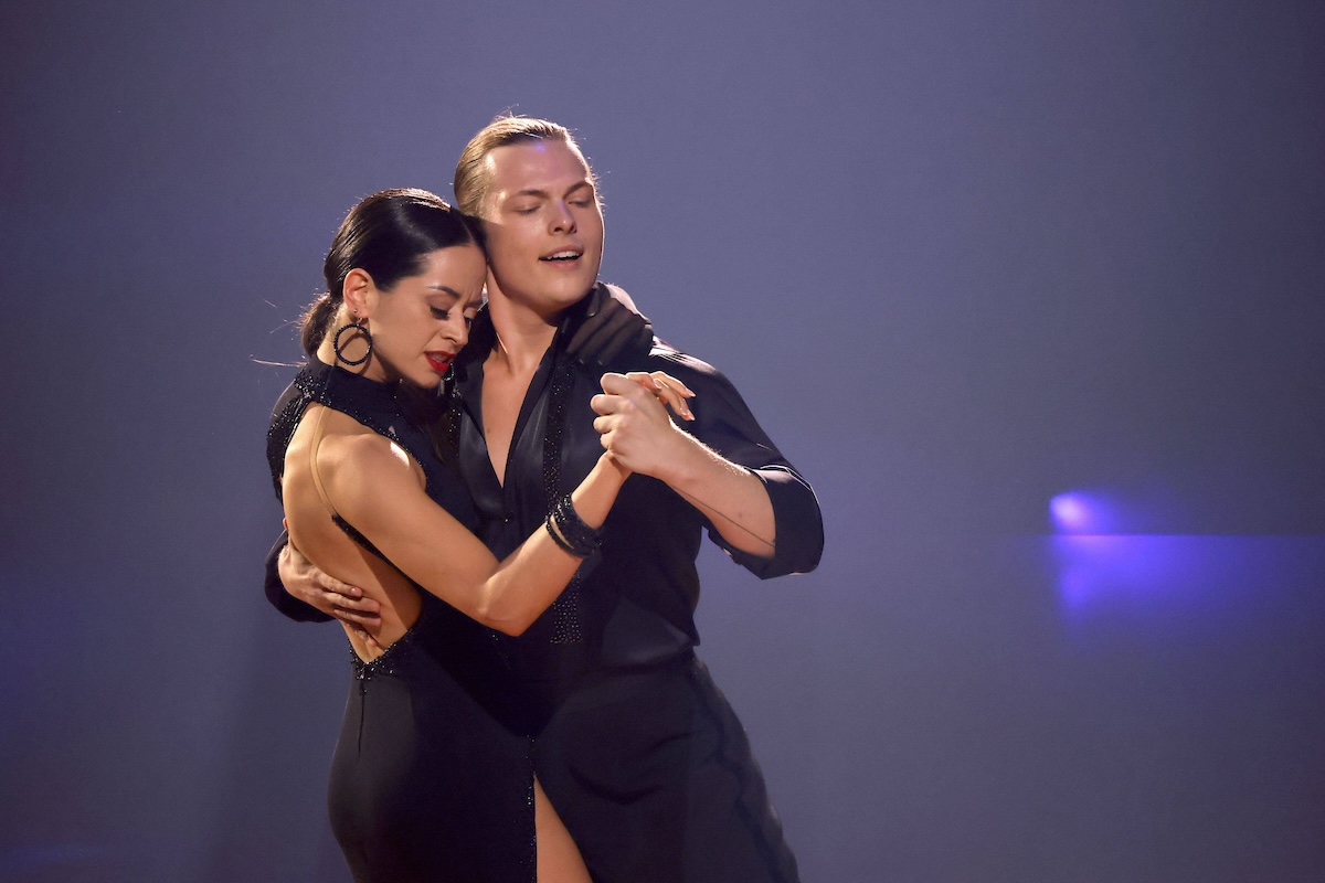 S‰nger Gabriel Kelly und T‰nzerin Malika Dzumaev im Finale der 17. Staffel der RTL-Tanzshow Let s Dance im Coloneum. Kˆln, 24.05.2024 NRW Deutschland *** Singer Gabriel Kelly and dancer Malika Dzumaev in the final of the 17th season of the RTL dance show Let s Dance at Coloneum Cologne, 24 05 2024 NRW Germany Copyright: xChristophxHardtx