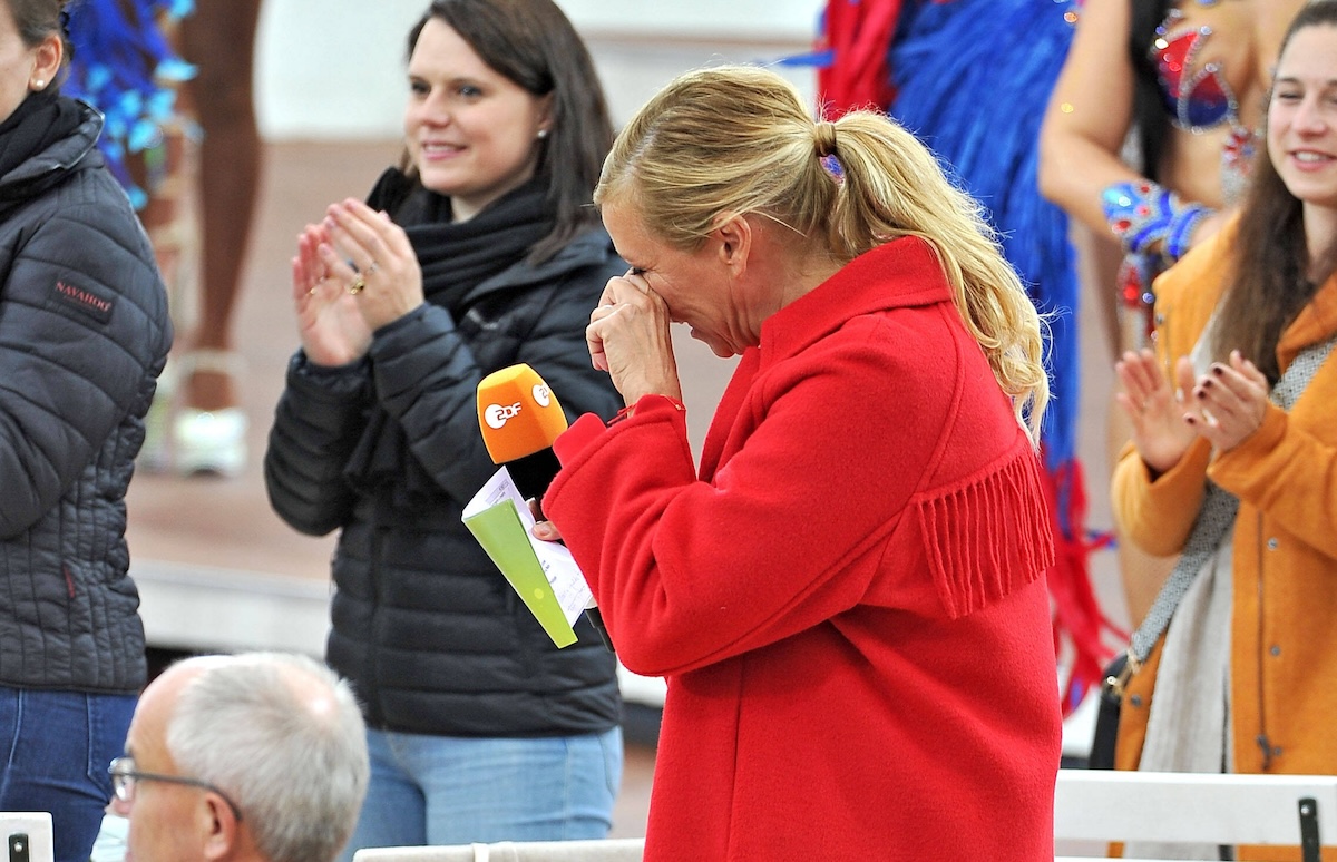 ZDF - Fernsehgarten. Moderatorin Andrea Kiwi Kiewel w‰hrend der ZDF - Unterhaltungsshow Fernsehgarten am 25.09.2022 in Mainz. 20220925MWI42889 *** ZDF Fernsehgarten host Andrea Kiwi Kiewel during the ZDF entertainment show Fernsehgarten on 25 09 2022 in Mainz 20220925MWI42889