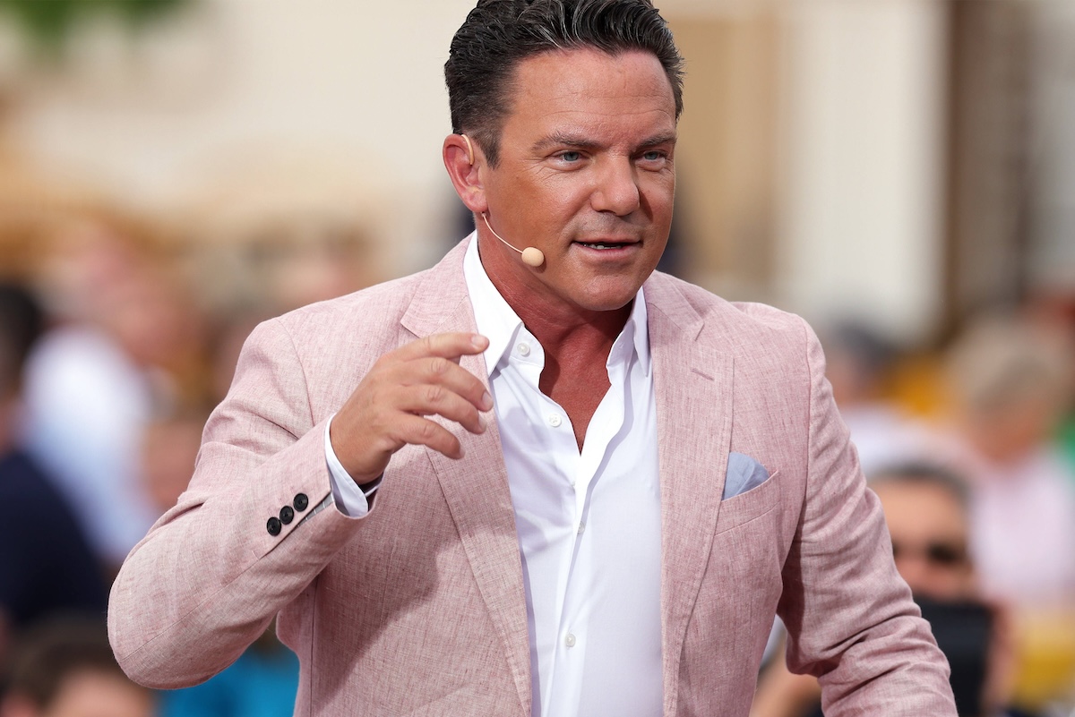 Stefan Mross - Immer wieder sonntags 2023, Folge 12 Moderator Stefan Mross anl‰sslich der ARD-Unterhaltungsshow Immer wieder sonntags IWS. TV-Aufzeichnung und Live-‹bertragung vom 27.08.2023 aus dem Wasserpark Rulantica, Rust. Baden-W¸rttemberg, Deutschland. *** Stefan Mross Immer wieder sonntags 2023, episode 12 Presenter Stefan Mross on the occasion of the ARD entertainment show Immer wieder sonntags IWS TV recording and live broadcast from 27 08 2023 from the Rulantica water park, Rust Baden W¸rttemberg, Germany