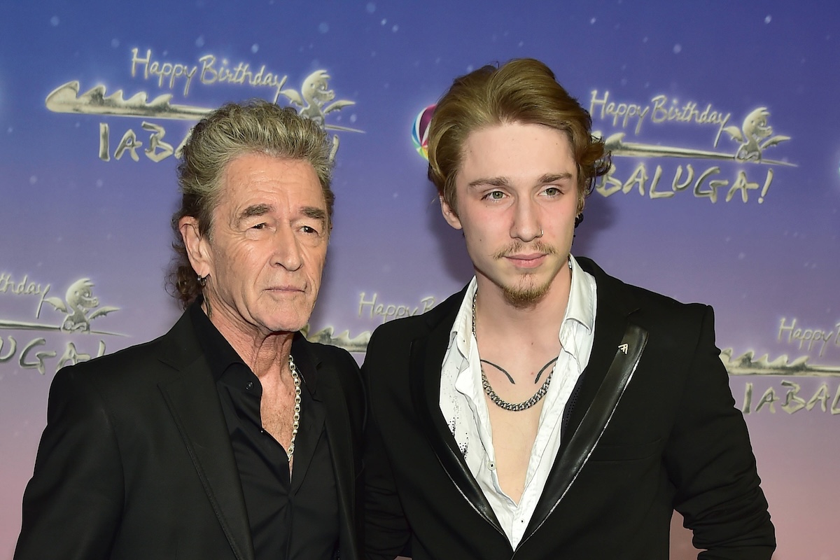 40 Jahrte √£Happy Birthday Tabaluga√í Peter Maffay mit Sohn Yaris Makkay Ank≈ìnft blauer Teppich zur Premiere von 40 Jahre √£Happy Birthday Tabaluga√í am 27. M√§rz im Zoo Palast in Berlin *** 40 years √£Happy Birthday Tabaluga√í Peter Maffay with son Yaris Makkay Ank≈ìnft blue carpet for the premiere of 40 years √£Happy Birthday Tabaluga√í on March 27 at the Zoo Palast in Berlin Photopress Mueller