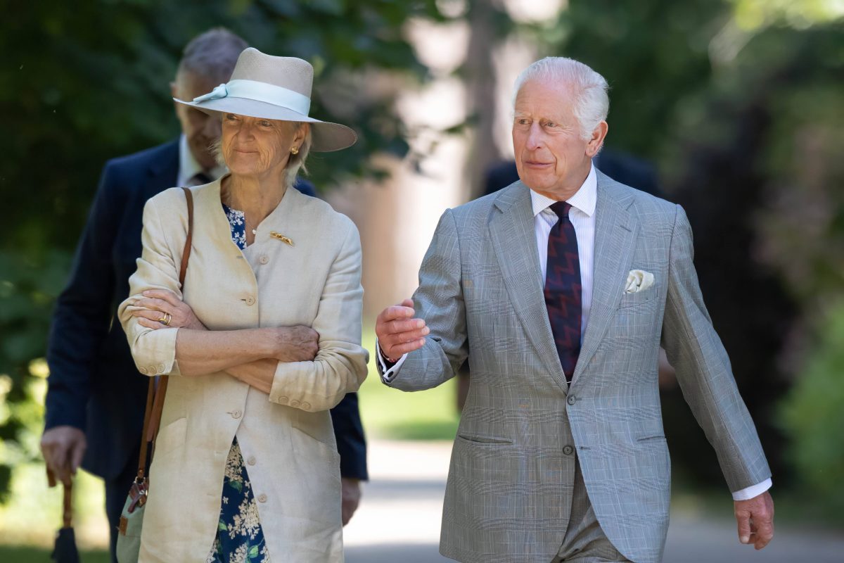 König Charles III. zeigt sich der Öffentlichkeit stets von seiner ruhigen Seite. Doch jetzt macht dieses Video die Runde,..