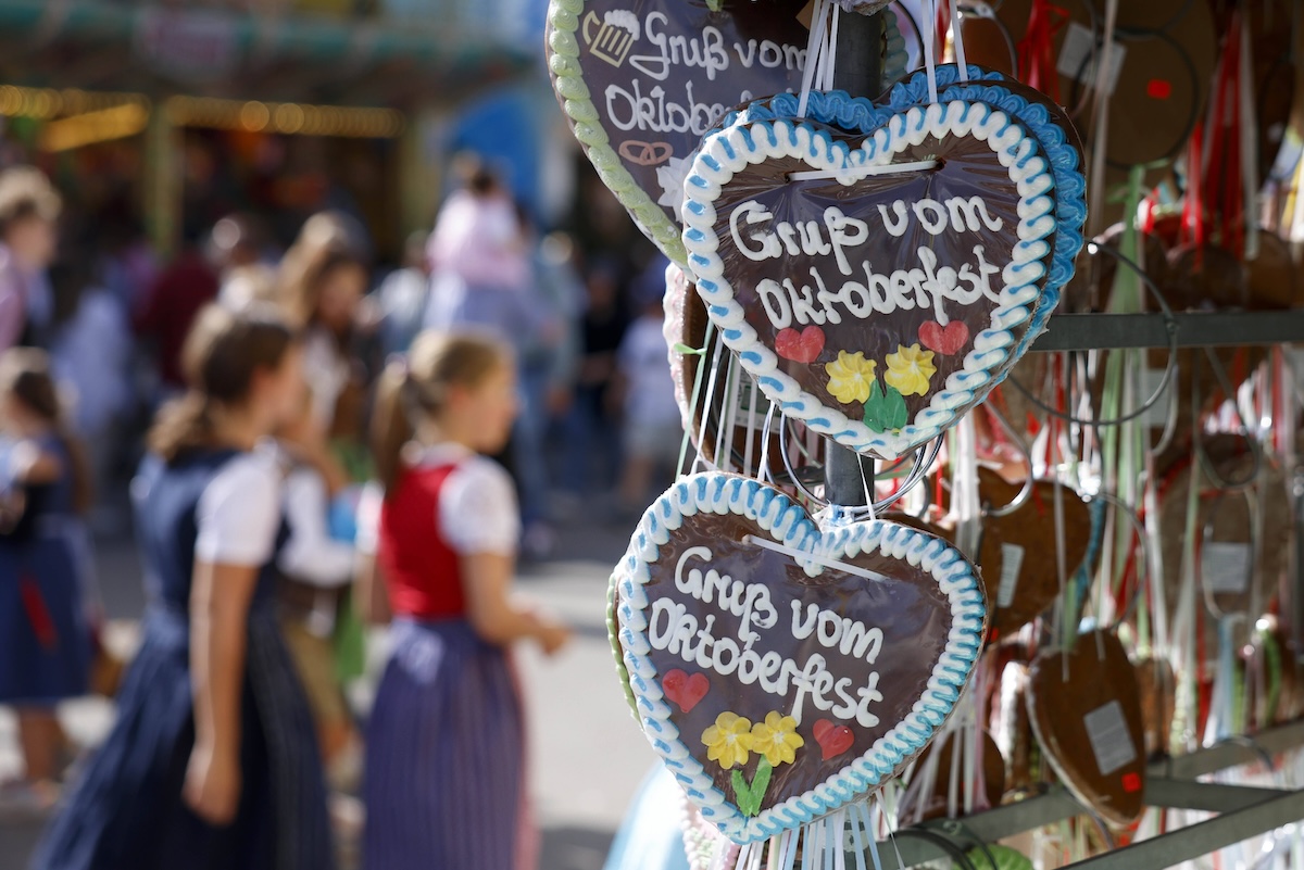 Symbolbild Oktoberfest / Wiesn am 03.10.2023 in M¸nchen *** Symbol image Oktoberfest Wiesn on 03 10 2023 in Munich xMSx