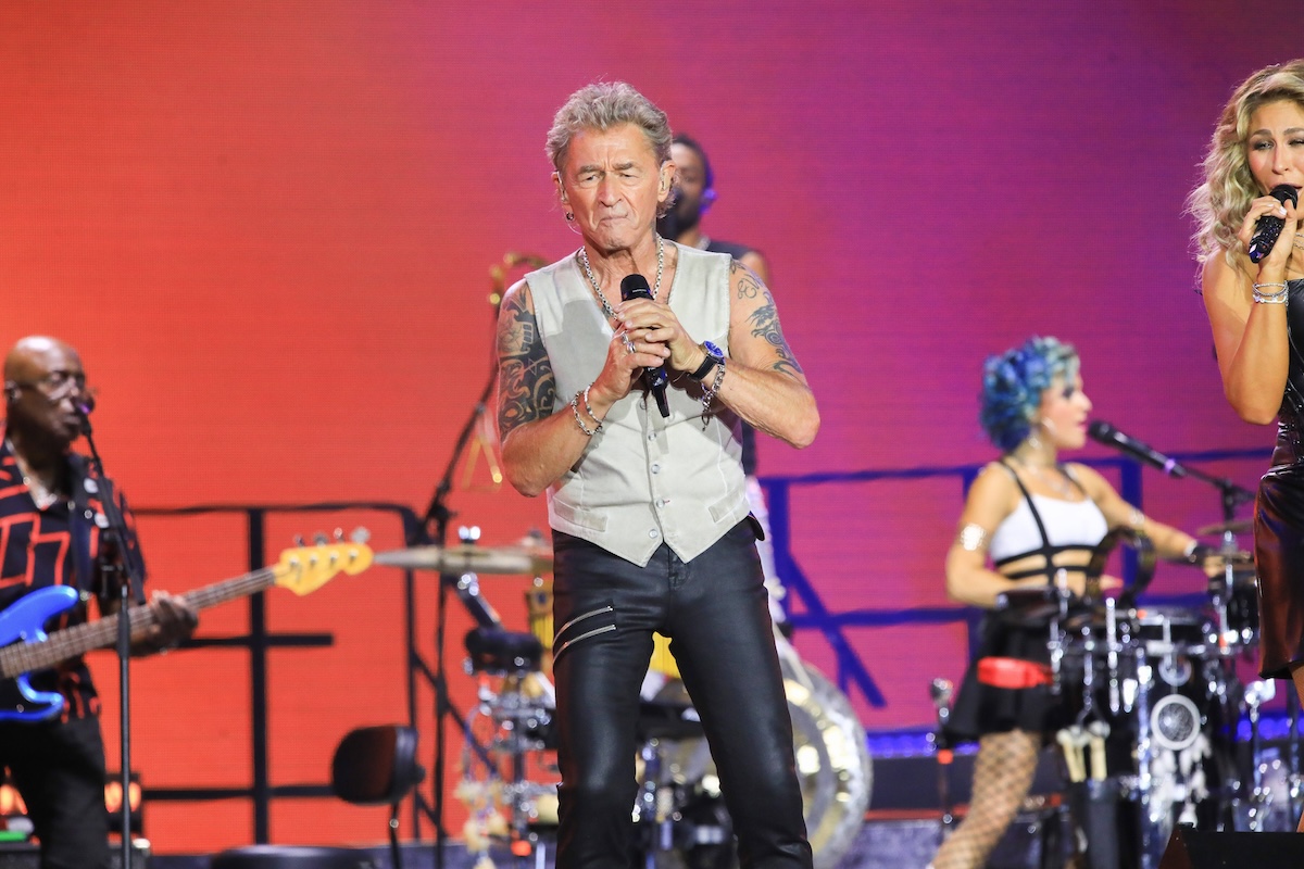 Peter Maffay beim Konzert in der Red Bull Arena Erfurt, 20.07.2024 Peter Maffay & Band - We Love Rock n Roll - Farewell Tour 2024 - Konzert in der Red Bull Arena in Leipzig Foto: Matthias Gr‰nzdˆrfer Sachsen Germany *** Peter Maffay at the concert in the Red Bull Arena Erfurt, 20 07 2024 Peter Maffay Band We Love Rock n Roll Farewell Tour 2024 concert in the Red Bull Arena in Leipzig Photo Matthias Gr‰nzdˆrfer Saxony Germany Copyright: xMatthiasxGr‰nzdˆrferx