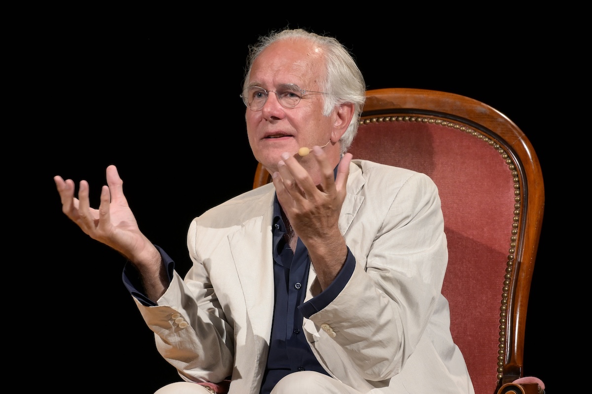 Gespr‰ch zwischen dem Schauspieler Michael Maertens und dem Entertainer Harald Schmidt im Toscana Congress in Gmunden, im Rahmen der Salzkammergut Festwochen Gmunden , am 27.07.2024. Das Bild zeigt den Entertainer Harald Schmidt 2024 - Gespr‰ch zwischen dem Schauspieler Michael Maertens und dem Entertainer Harald Schmidt im Toscana Congress in Gmunden, im Rahmen der Salzkammergut Festwochen Gmunden , am 27.07.2024. *** Conversation between the actor Michael Maertens and the entertainer Harald Schmidt at the Toscana Congress in Gmunden, as part of the Salzkammergut Festwochen Gmunden , on 27 07 2024 The picture shows the entertainer Harald Schmidt 2024 Conversation between the actor Michael Maertens and the entertainer Harald Schmidt at th