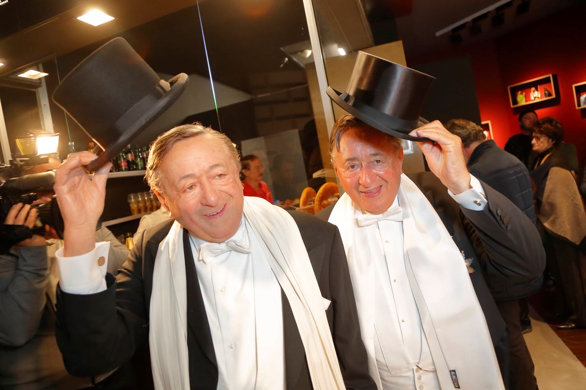 Richard LUGNER enthüllt sein Ebenbild aus Wachs bei MADAME TUSSAUDS und feiert 87. Geburtstag Wien, 10.10.2019 Richard LUGNER und Wachsfigur Wien Österreich *** Richard LUGNER unveils his wax likeness at MADAME TUSSAUDS and celebrates 87th birthday Vienna, 10 10 2019 Richard LUGNER and wax figure Vienna Austria vr_35175107